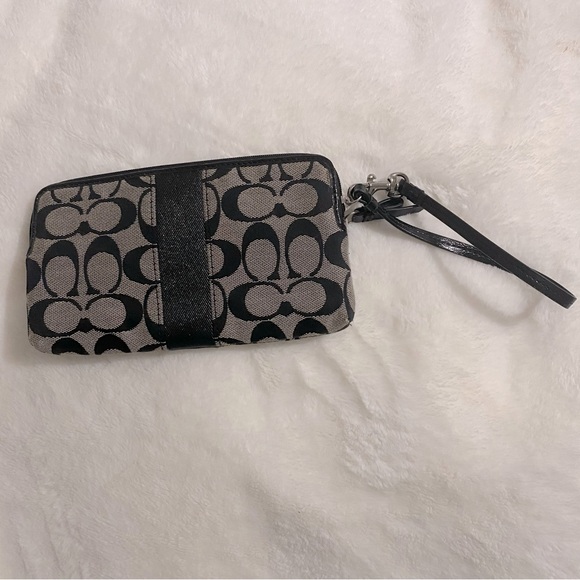 Coach wristlet - Picture 2 of 4